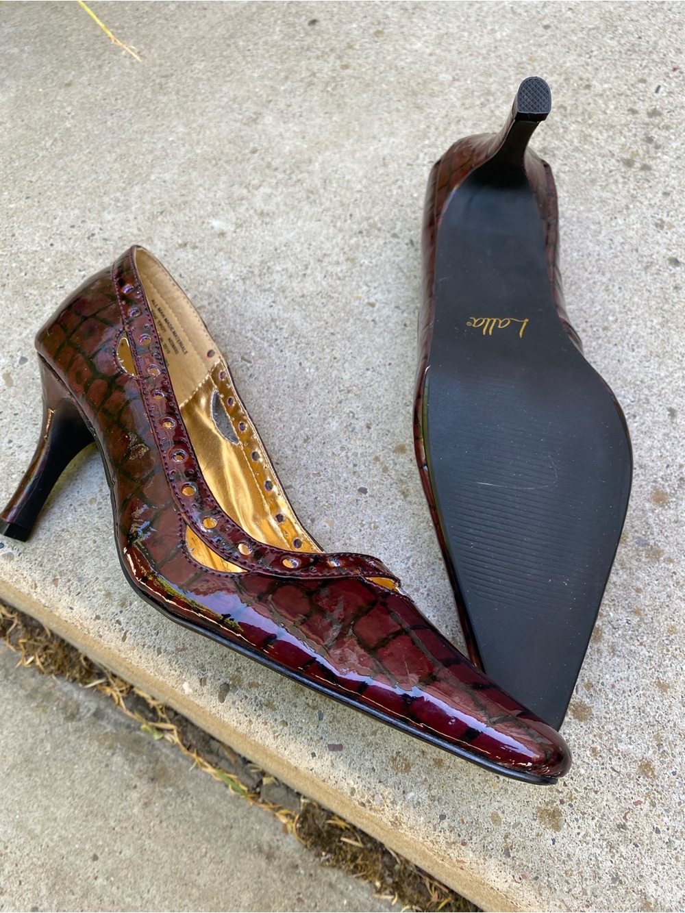 Women's Burgundy Croc-Embossed Pointed Toe Pumps - Picture 3 of 4
